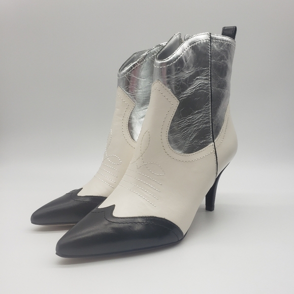 879- Vince Camuto Women's Ankle Boots NWT - Picture 3 of 11